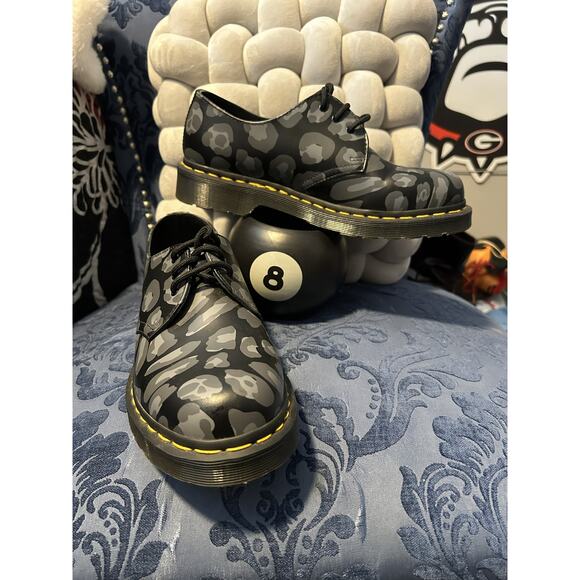 Dr Martens Distorted Leopard Gray Black Oxford Size 8/EU 39 NWOT - Picture 1 of 6